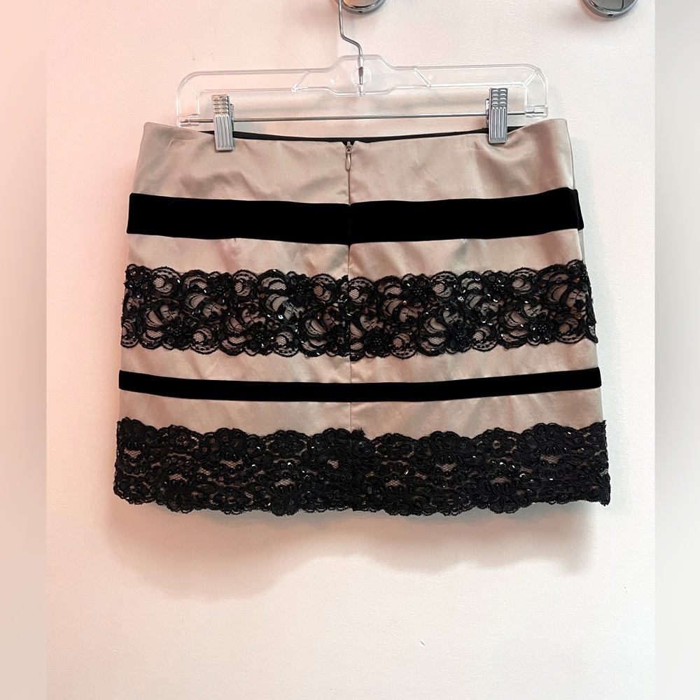 NANETTE LEPORE Women’s Tan and Black Mini Skirt with velvet and lace - size 6 - Picture 6 of 8